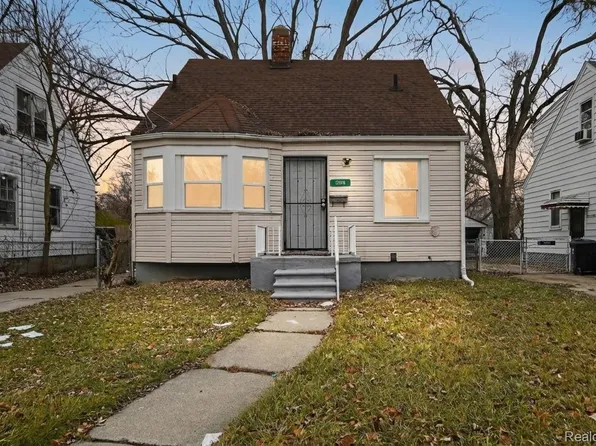 12075 Rossiter St, Grosse Pointe, MI 48224