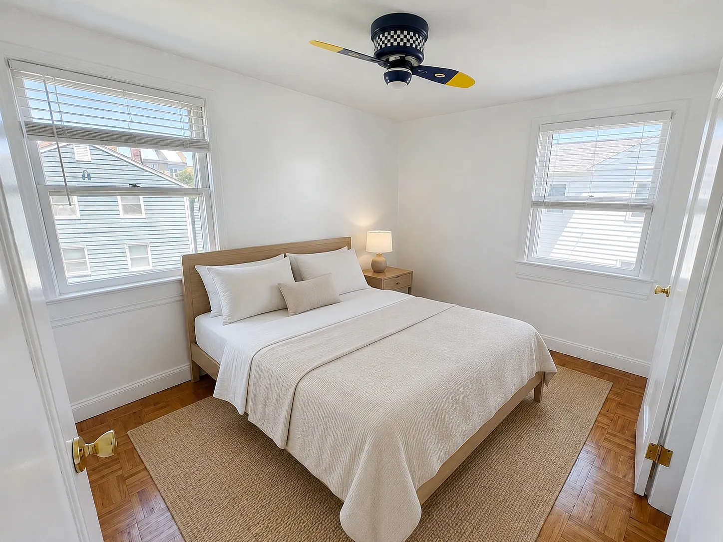 3 bed, 900 sqft, $2,400 — Photo 3