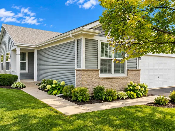 21100 Eugene Siegel Ct, Crest Hill, IL 60403