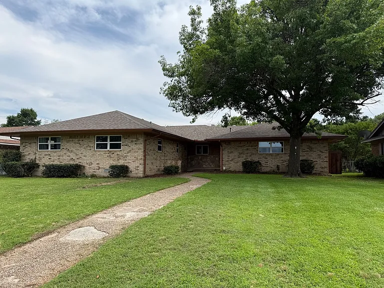 216 Randy Dr — Photo 1