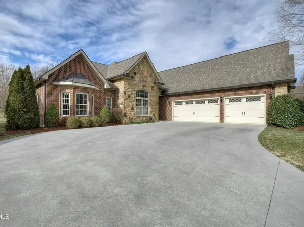 2147 Sawyers Pond Dr, Johnson City, TN 37601