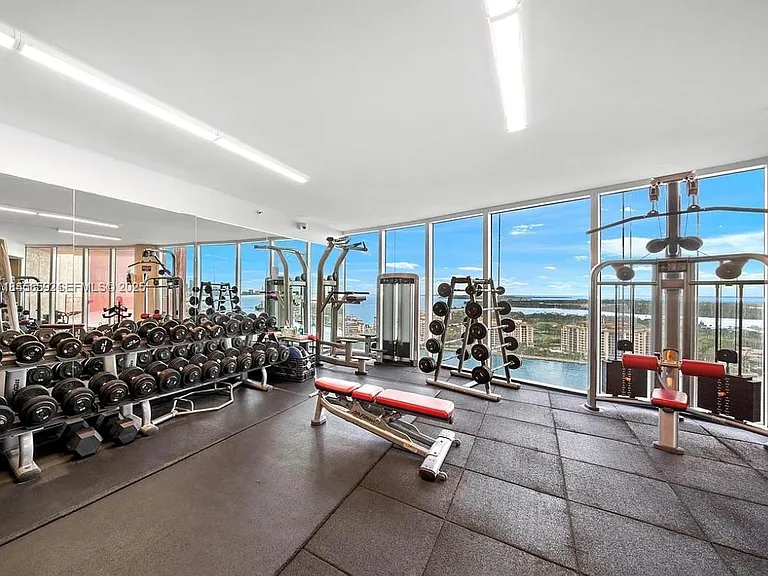 300 S Pointe Dr #1901 — Photo 21
