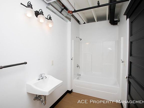 5th image of 925 Dilger Ave APT 12