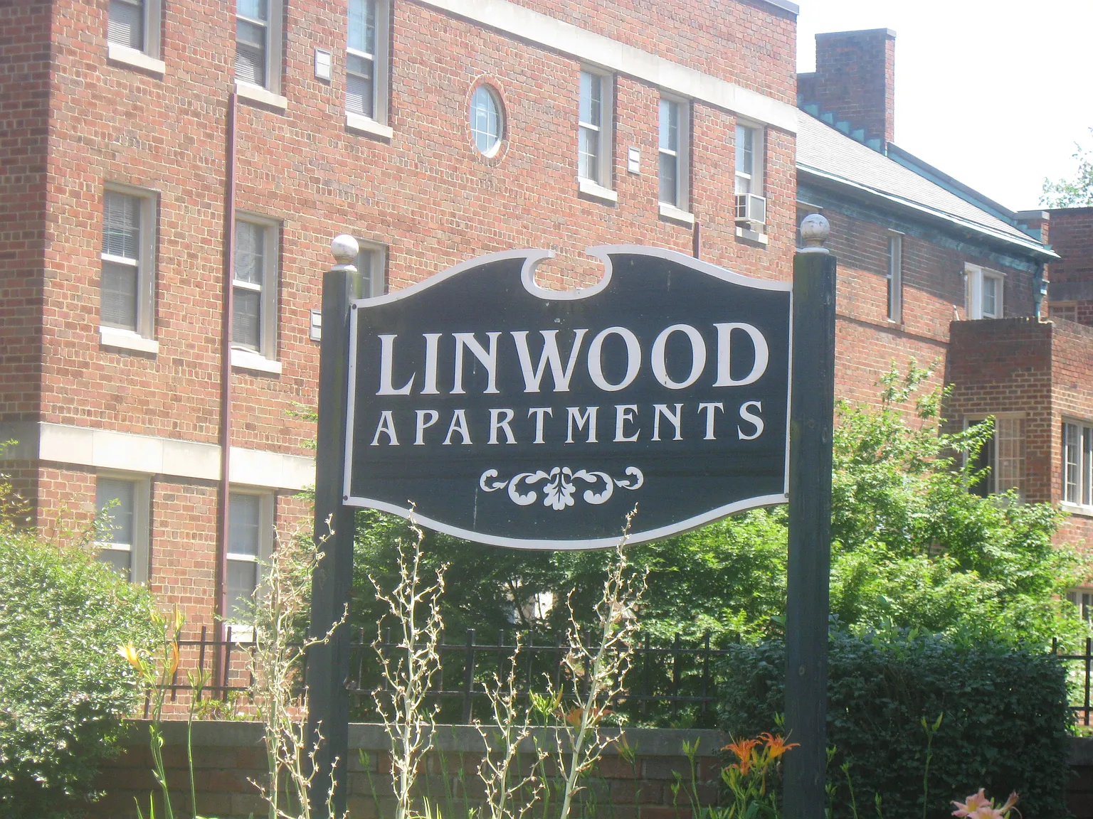 Linwood Apartments~2BR/1BA For only $995+ Electric — Photo 2