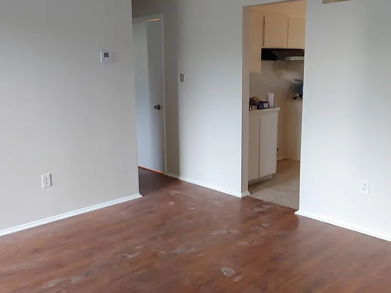 1626 Cloverdale Dr — Photo 4