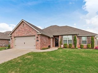 1690 N Oakhaven Pl, Fayetteville, AR 72704