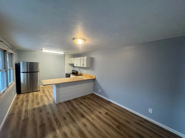 212 W School St, 212 W School St #4, Leesburg, IN 46538