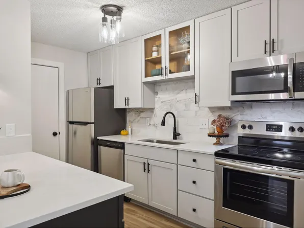 2041 N Park Dr APT 5, Saint Paul, MN 55119