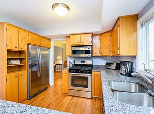 393 Ambleside Dr, Roselle, IL 60172