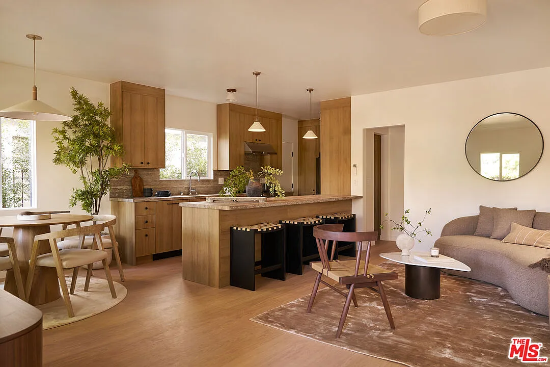 2 bed, 2.0 bath, 1300 sqft, $7,495 — Photo 1