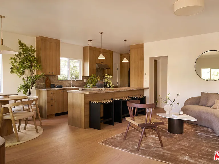 2411 Abbot Kinney Blvd — Photo 1