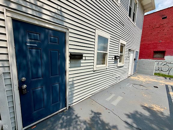 4th image of 2438 E Washington St