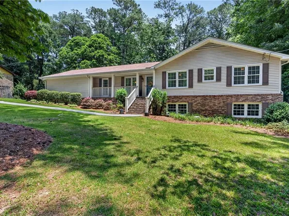 2868 Hickory Ln, Snellville, GA 30078