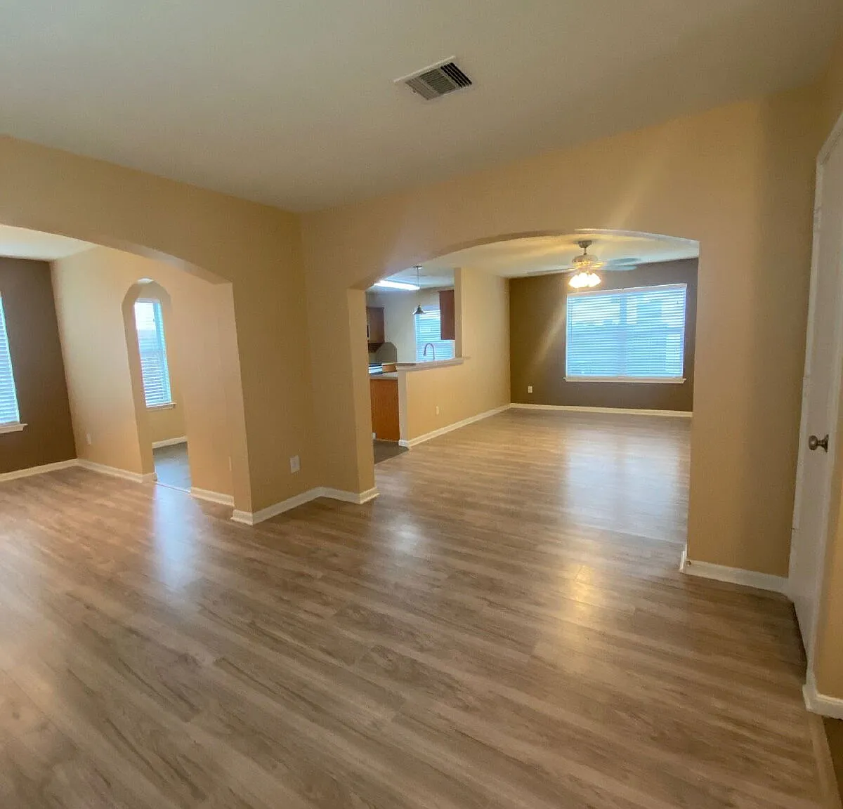4 bed, 2.5 bath, 2350 sqft, $2,200 — Photo 3