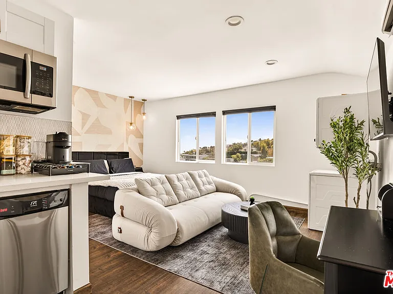 8810 Hollywood Blvd #1/2 — Photo 7