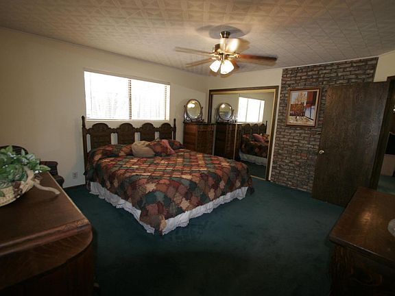 4th image of 2262 Oak Ave