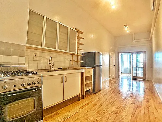 Rented by Nooklyn NYC LLC | media 22