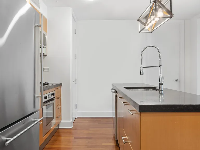84 Front St #8E — Photo 8