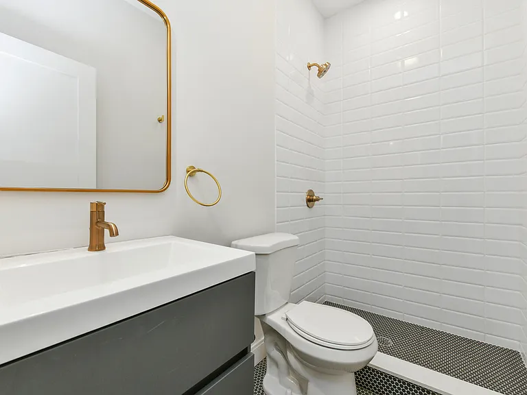 198 Maverick St #3 — Photo 11