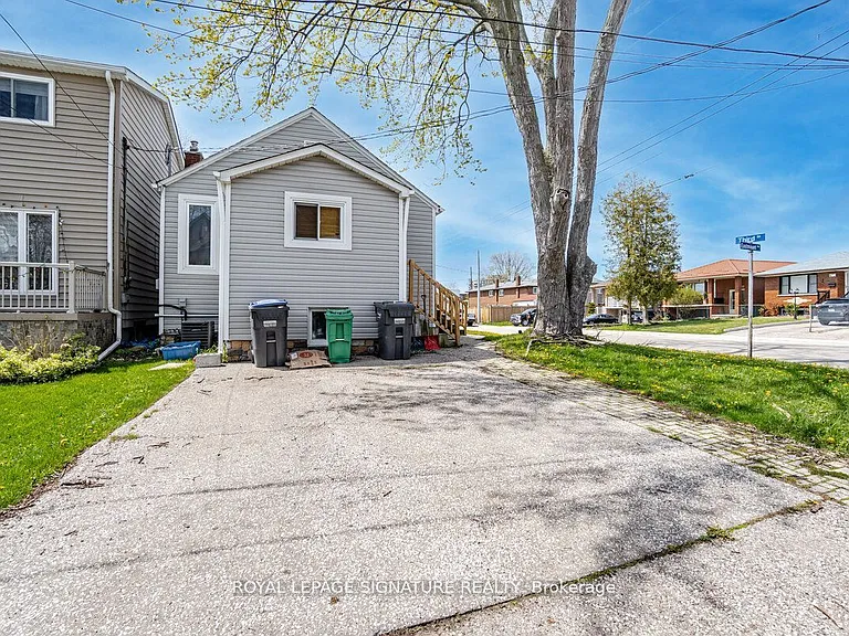 1078 Eastmount Ave #2 — Photo 2