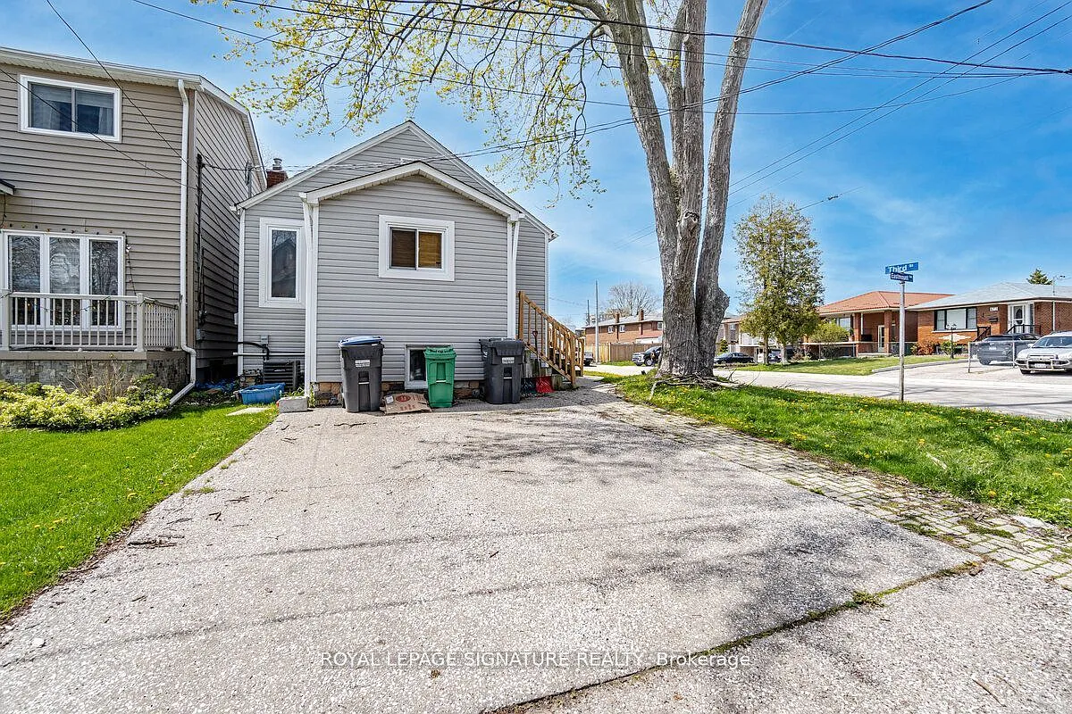 Building Photo - 1078 Eastmount Ave #2