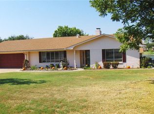 729 Kiowa Dr W, Lake Kiowa, TX 76240