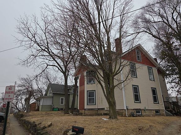 3rd image of 107 E Rapp St