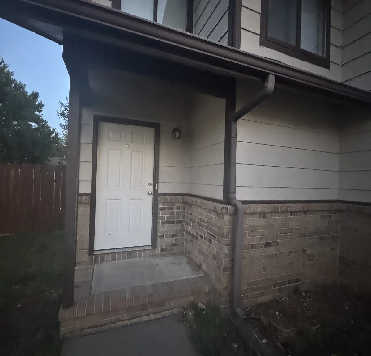 2 bed, 2.5 bath, 1100 sqft, $1,195 — Photo 2
