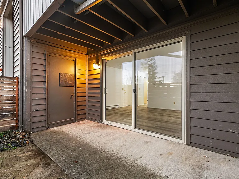 1607 Carolina St — Photo 3