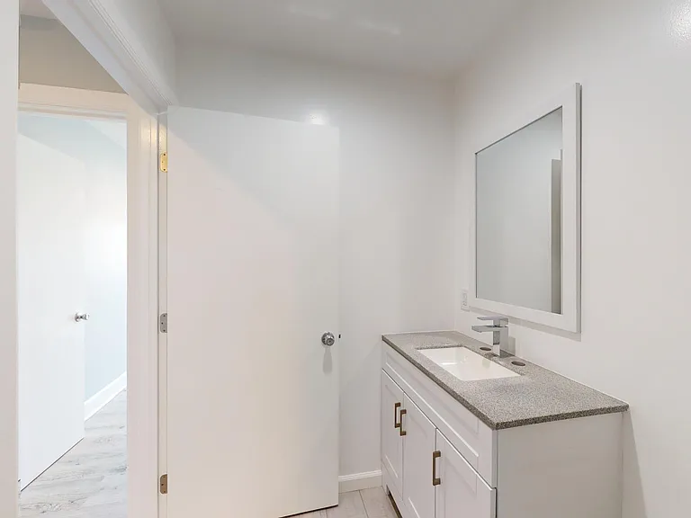 730 S Serrano Ave — Photo 22