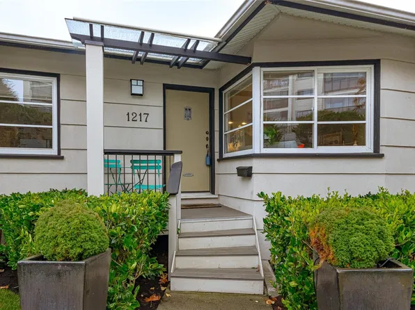 1217 Fairfield Rd, Victoria, BC V8V 3B3