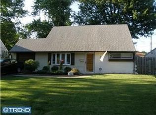 52 Middle Rd, Levittown, PA 19056