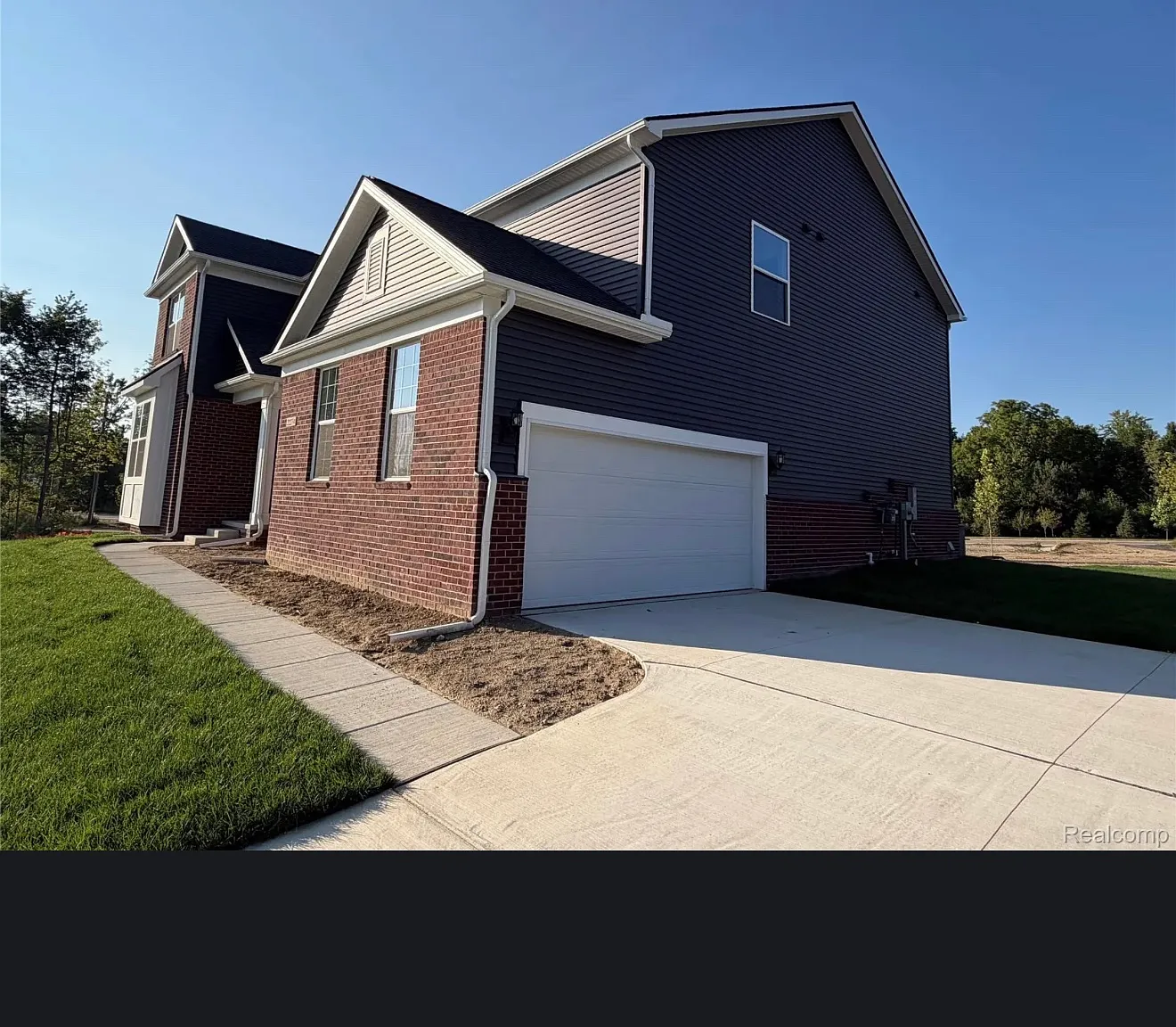 4 bed, 3366 sqft, $4,000 — Photo 2