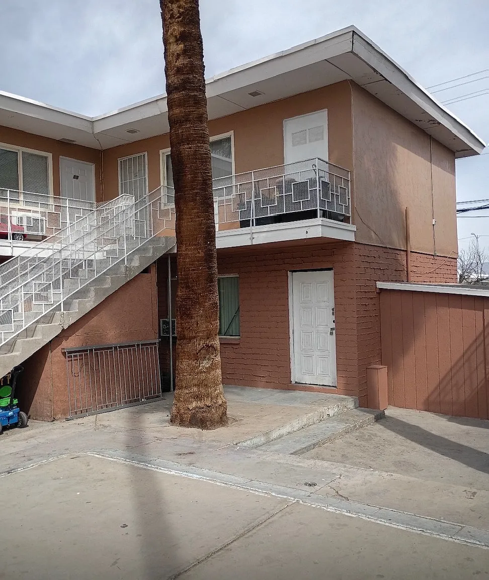 2101 Sunrise Ave — Photo 1