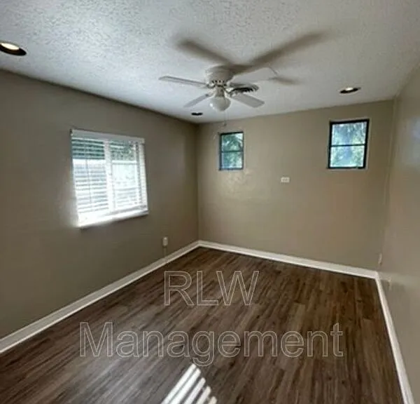 206 Osceola Ave — Photo 2