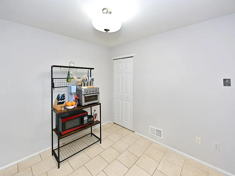 250 Larch Ln #250 — Photo 13