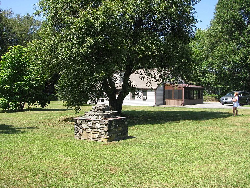 1st image of 17 Lumb Ln