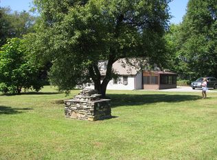 17 Lumb Ln, Hyde Park, NY 12538
