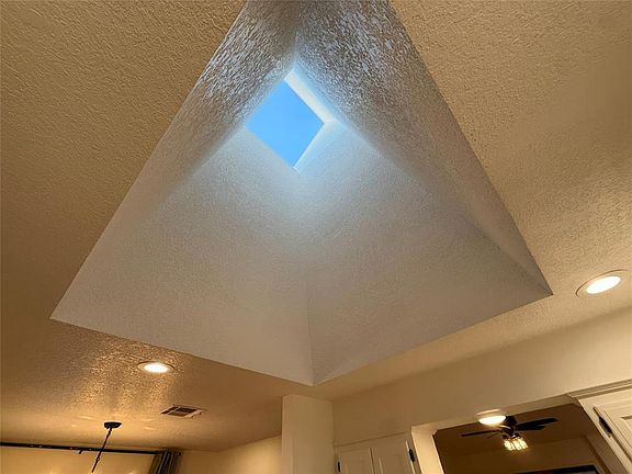4th image of 4011 Potomac Dr