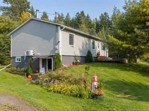 130 Hillcrest Rd, Saint John, NB E2N 1T3