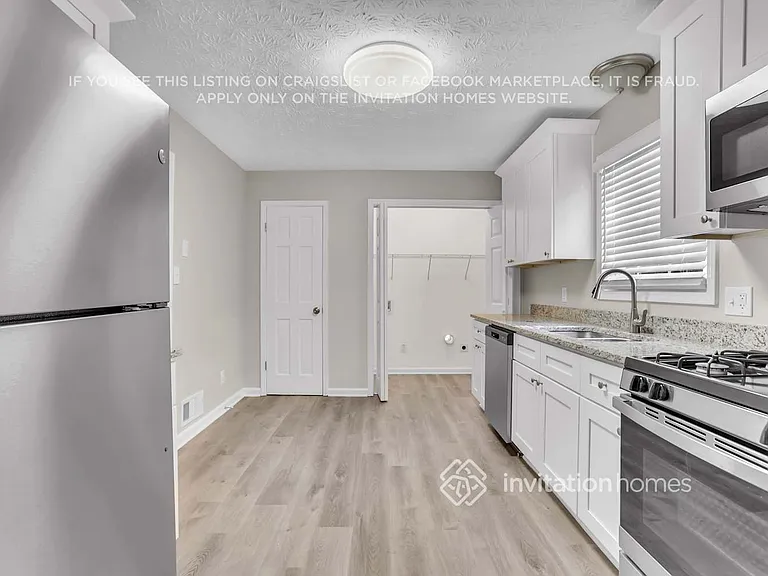 835 Brompton Ct — Photo 8