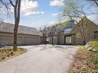 5592 Bristol Ln, Minnetonka, MN 55343