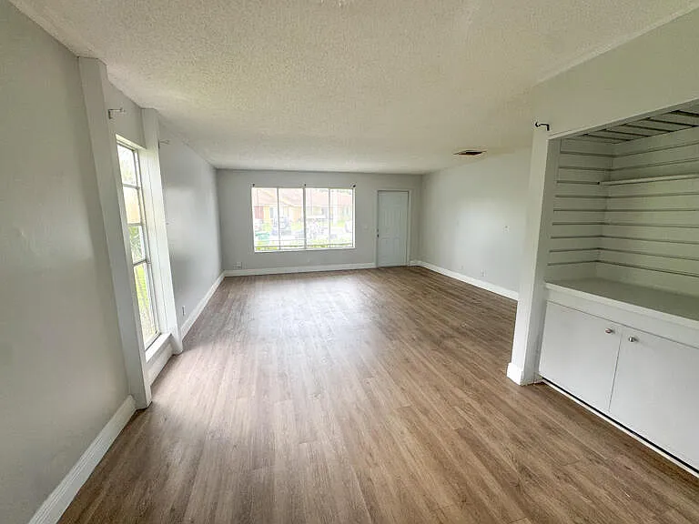 4852 Orleans Ct #D — Photo 12