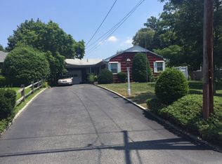 34 Orchard St, Glen Head, NY 11545