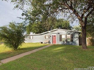 1007 Simmons Ave, Jourdanton, TX 78026
