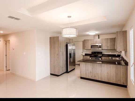 3rd image of 1211 Upas Dr APT 1
