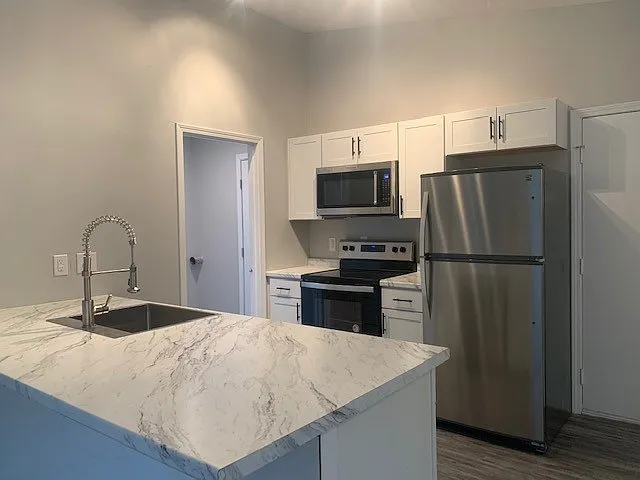 3827 Woodmere Ct — Photo 3