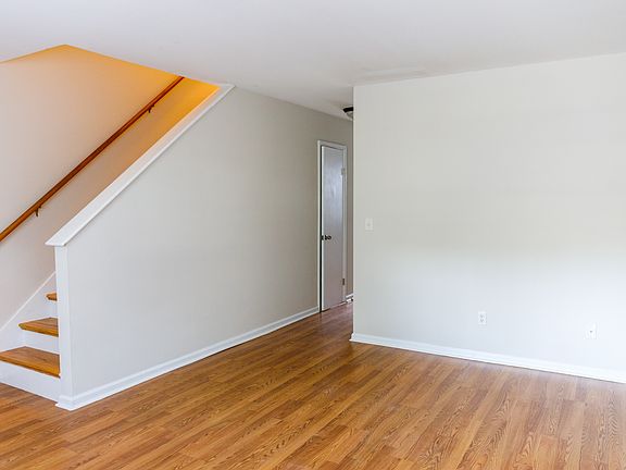 3rd image of 34 Crosscreek Dr APT C