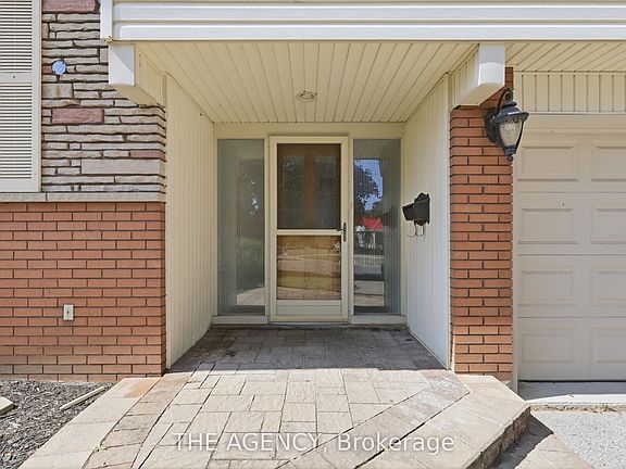 2nd image of 364 Adelaide Ave E