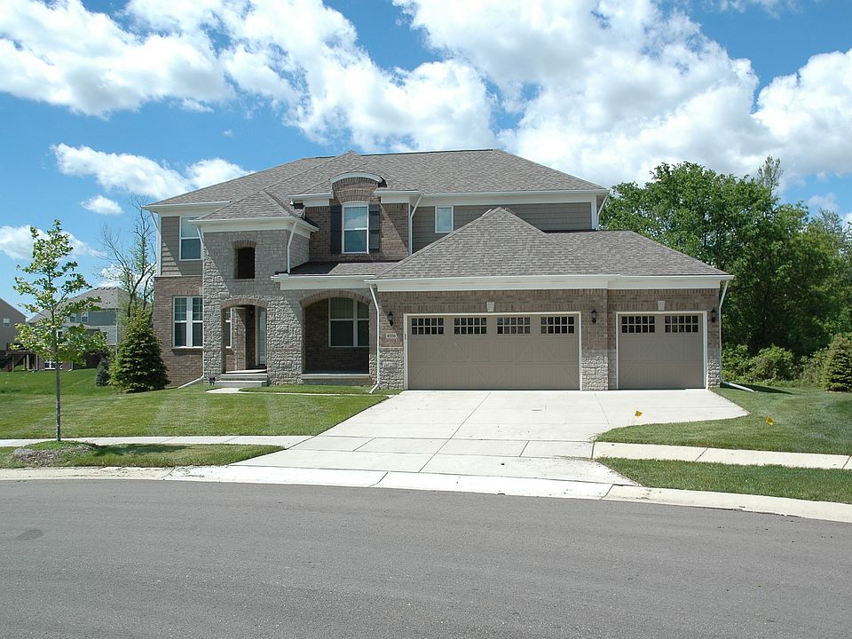 2nd image of 4556 Cloverdale Ct